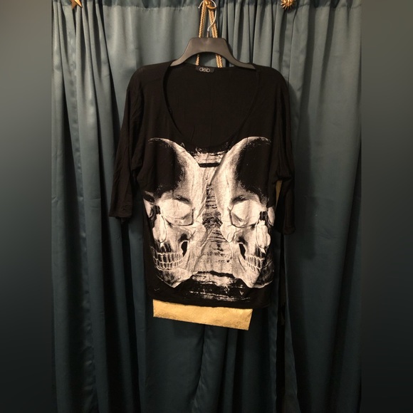 Deb- double skull t-shirt (inventory tub #1) - Picture 1 of 5